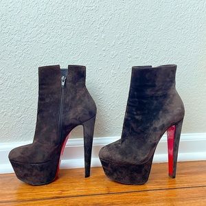 🎀HOST PICK🎀 Christian Louboutin Brown Fierce 160 Ankle Boots